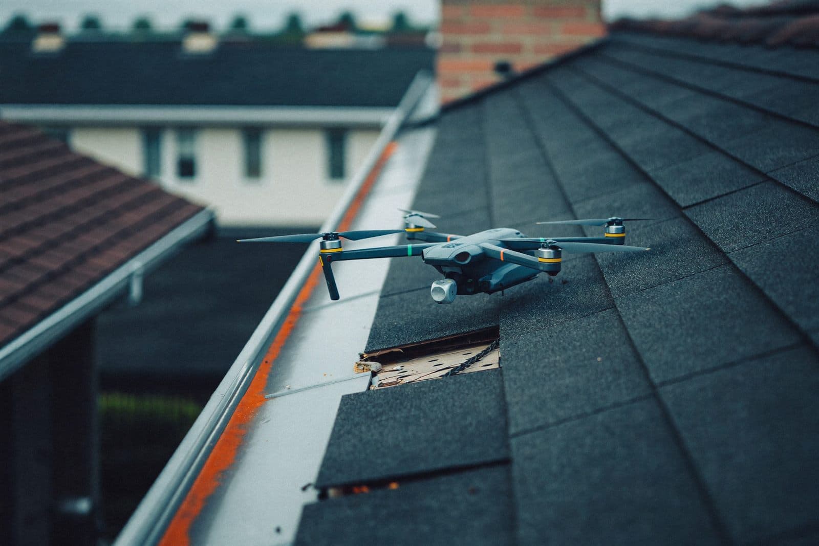 Kto płaci za szkody wyrządzone dronem? Odpowiedzialność na zasadzie ryzyka